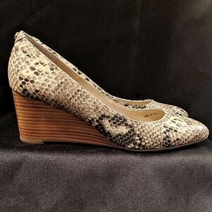Like NEW:  Tahari Cream and Black Snakeskin Heels.  Size 7